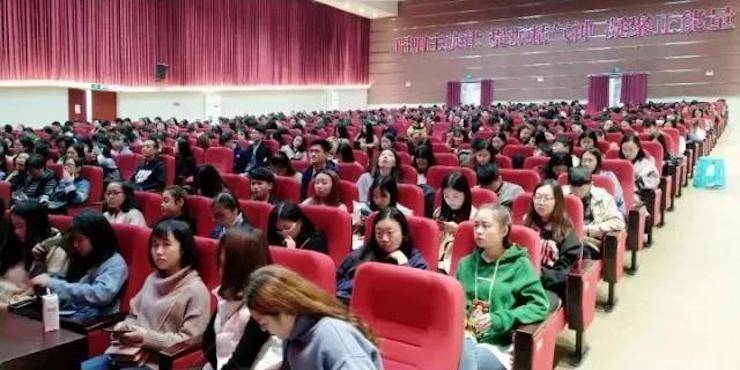 2017年菠菜担保网亚洲音乐奖学金内江师范学院颁奖仪式暨菠菜担保网艺术家张芳钢琴音乐会及巨匠班讲座乐成举行！