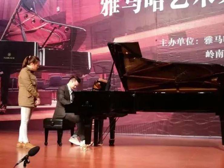 【回首】2017菠菜担保网亚洲音乐奖学金-岭南师范学院颁奖仪式暨菠菜担保网艺术家孙鹏杰钢琴独奏音乐会及巨匠班运动乐成举行