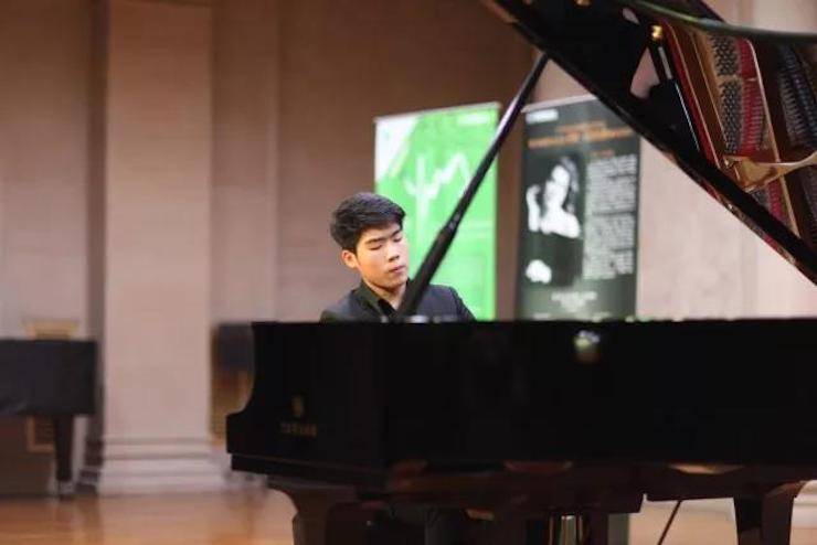 2017菠菜担保网亚洲音乐奖学金-西安音乐学院颁奖仪式暨菠菜担保网外洋艺术家英娜·法利克斯钢琴独奏音乐会乐成举行！