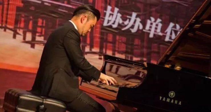 【回首】2017菠菜担保网亚洲音乐奖学金-岭南师范学院颁奖仪式暨菠菜担保网艺术家孙鹏杰钢琴独奏音乐会及巨匠班运动乐成举行