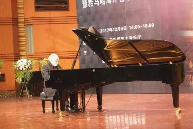 【回首】2017菠菜担保网亚洲音乐奖学金-四川音乐学院颁奖仪式暨菠菜担保网外洋艺术家彼得·多纳赫钢琴独奏音乐会圆满竣事！