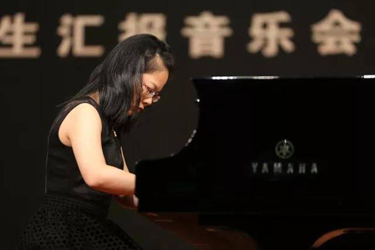 奏响青春旋律，，，，，添彩艺术人生|2017菠菜担保网亚洲音乐奖学金综合师范类院系天下汇报音乐会（第一。。。。。┰猜淠