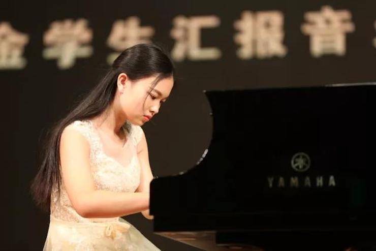 曼妙琴音，，，，倾吐真挚的心声|2017菠菜担保网亚洲音乐奖学金综合师范类院系天下汇报音乐会（第二场。。┰猜淠