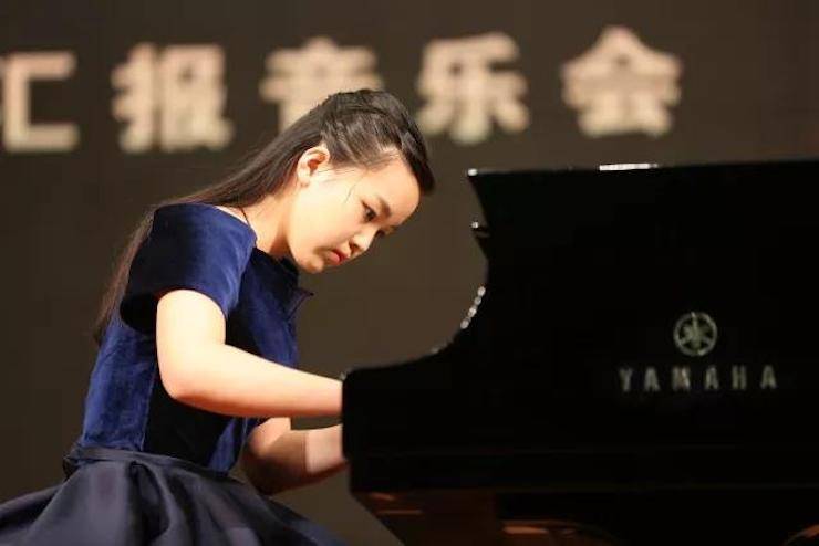 曼妙琴音，，，，倾吐真挚的心声|2017菠菜担保网亚洲音乐奖学金综合师范类院系天下汇报音乐会（第二场。。┰猜淠
