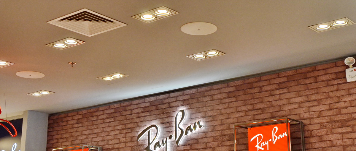 Ray?Ban 宏伊国际广场店——菠菜担保网 CIS 商用装置系统的经典应用