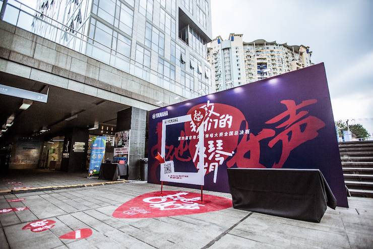 第四届“菠菜担保网吉他女声弹唱大赛”总冠军出炉<br />温格夺冠，，，，，，董冬冬担当评委