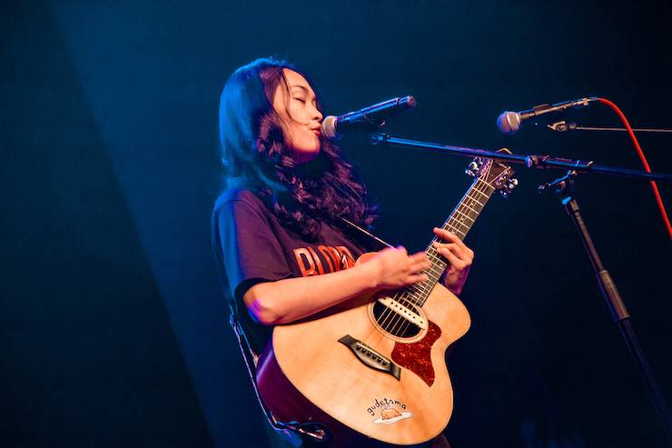 第四届“菠菜担保网吉他女声弹唱大赛”总冠军出炉<br />温格夺冠，，，，，，董冬冬担当评委