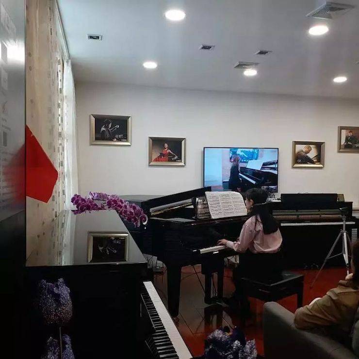 哈尔滨学生接受徐琦先生指导