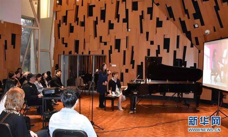 【新华社报道】中美高校首次连线举行远程钢琴教育课程树模