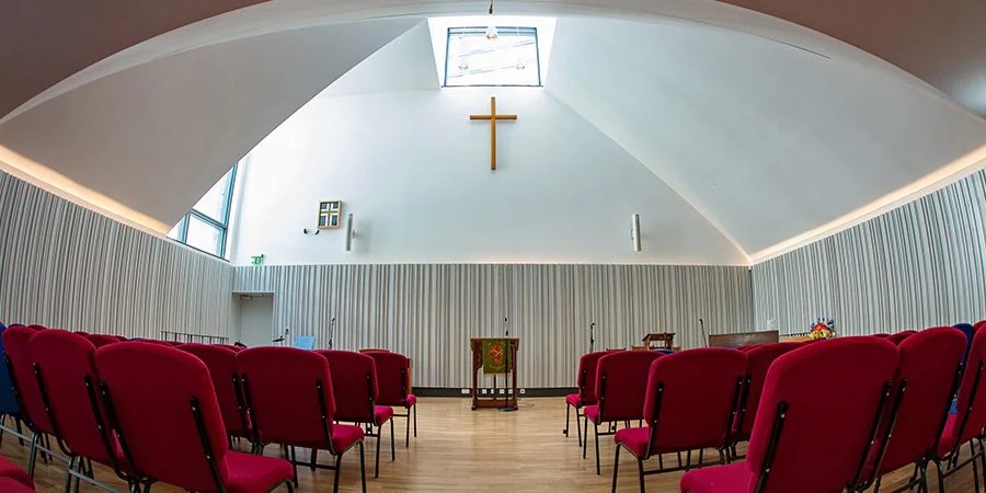 Crossway基督教中心用菠菜担保网将人们群集在一起