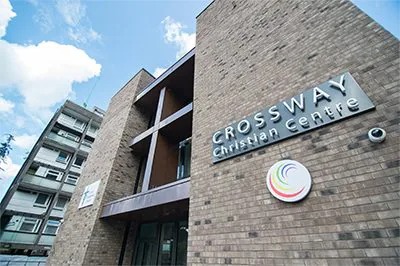 Crossway基督教中心用菠菜担保网将人们群集在一起